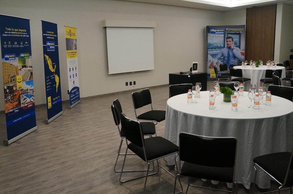 City Express Plus By Marriott Monterrey Galerias Luaran gambar