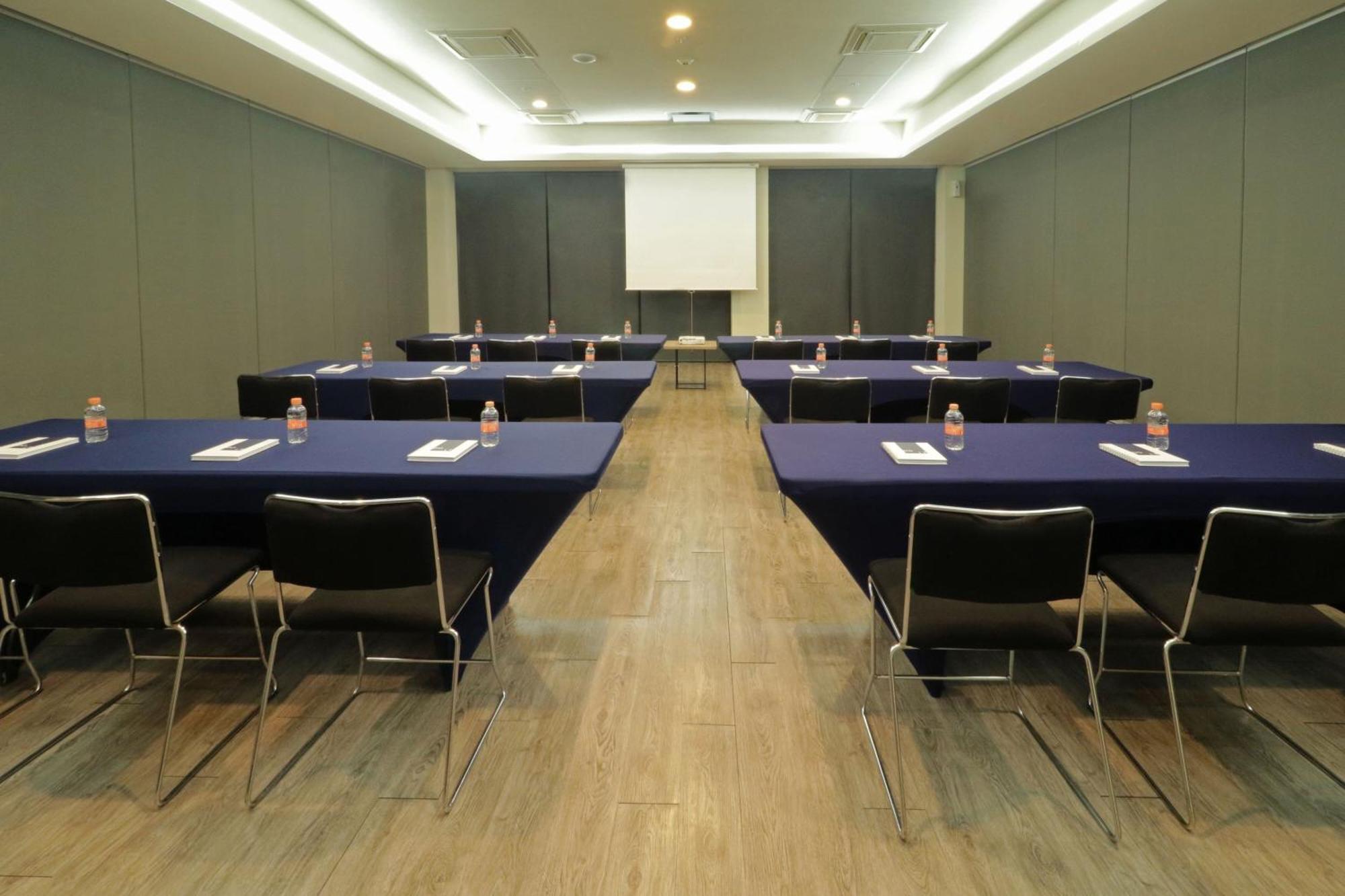 City Express Plus By Marriott Monterrey Galerias Luaran gambar